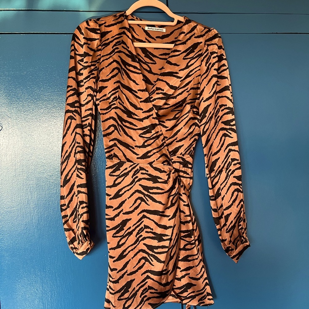 REFORMATION XS SATIN WRAP DRESS IN TIGER PRINT